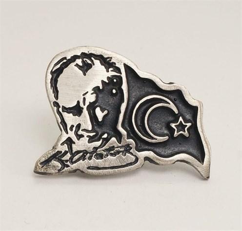 Atatürk İmzalı Siluetli Ve Bayraklı Gümüş Rozet
